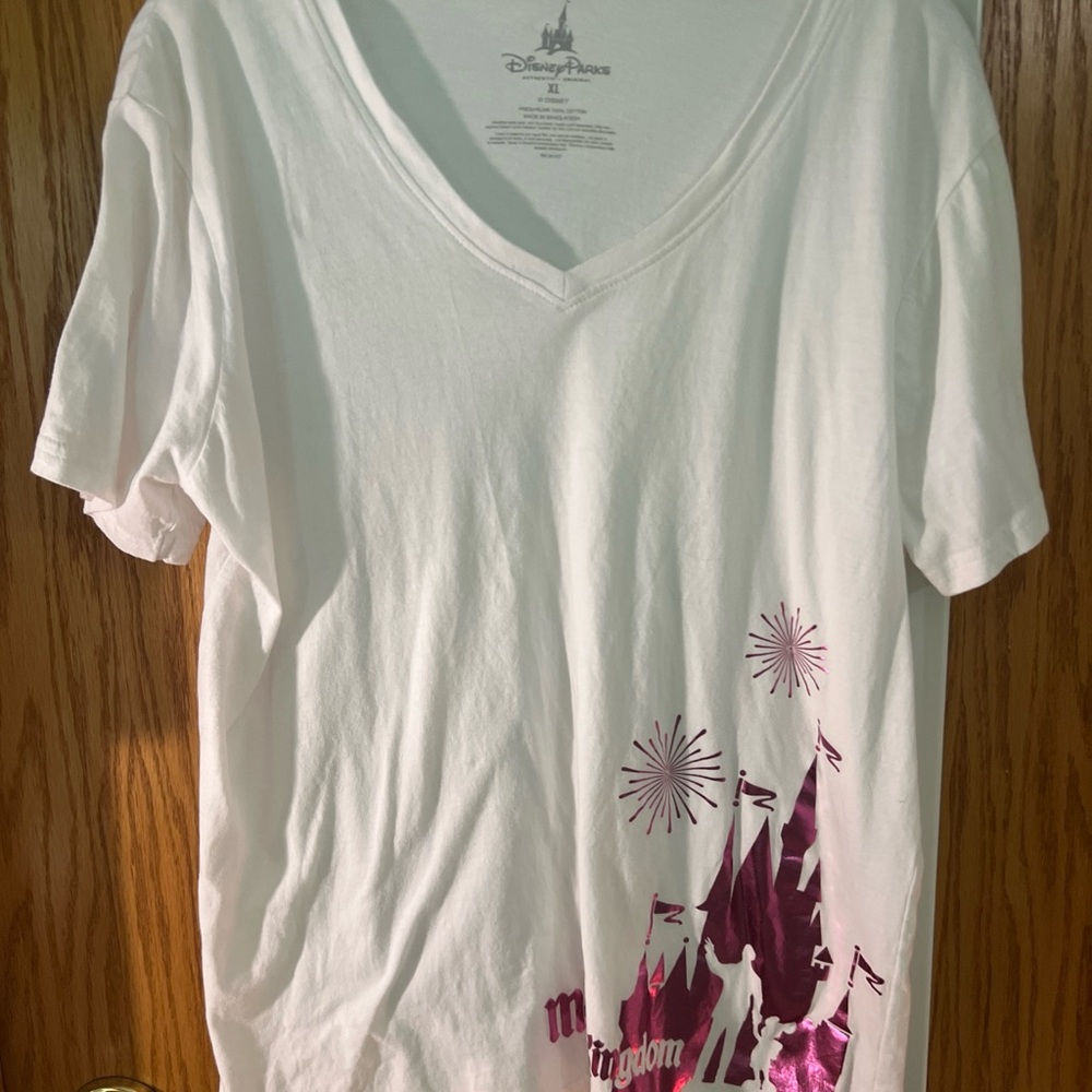 Disney Magic Kingdom Women’s Tshirt Size XL Metallic Castle